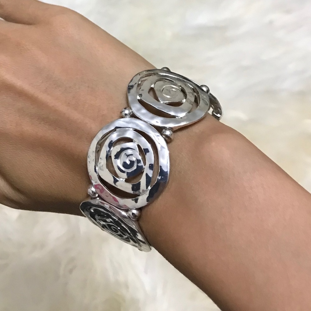 5/$15 vintage costume jewelry flower metal bracele